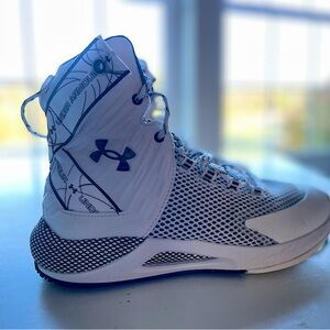 Under Armour Ace White Mesh Athletic Volleyball Shoes Womens size 7.5